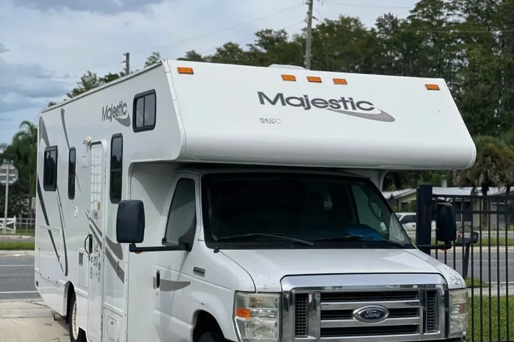 2013 Ford E-350 photo 1