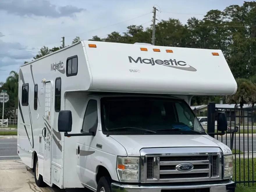 2013 Ford E-350 photo 1
