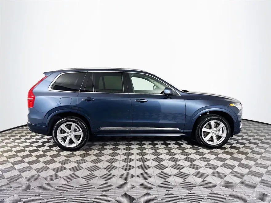 2024 Volvo XC90 B5 Core photo 1