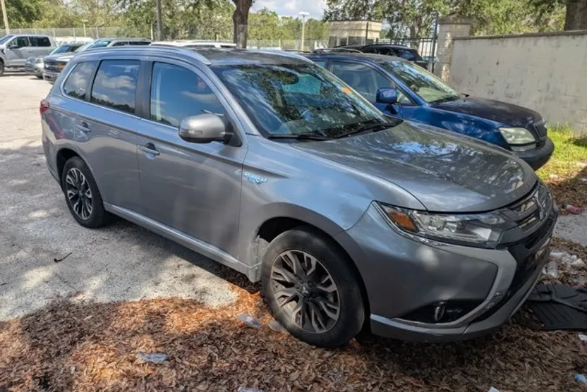 2018 Mitsubishi Outlander PHEV photo 1