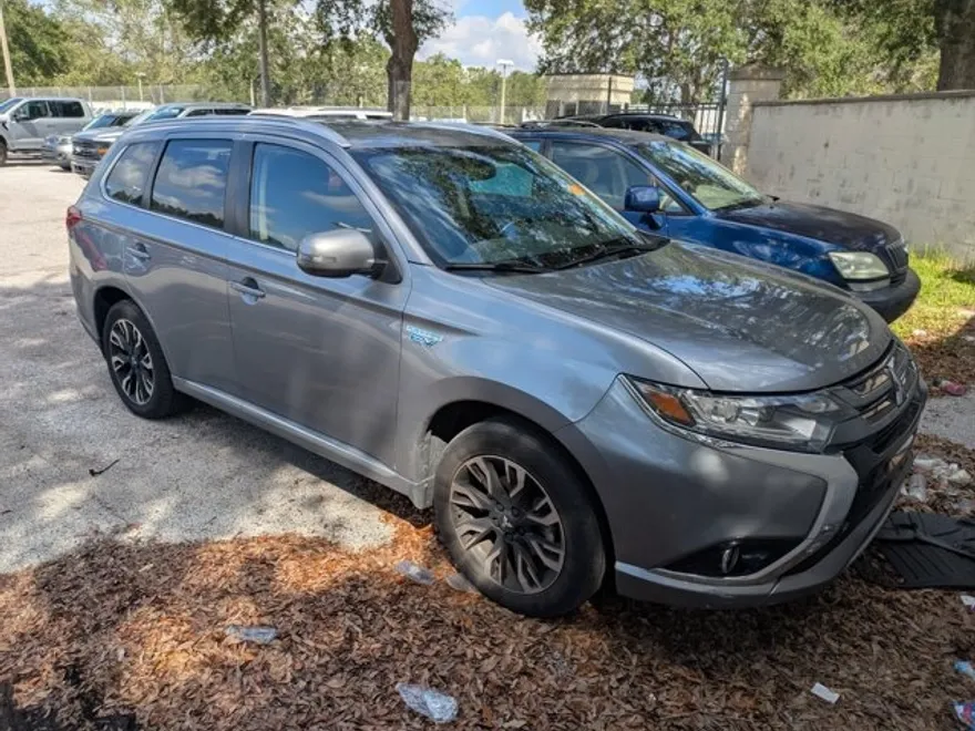 2018 Mitsubishi Outlander PHEV photo 1