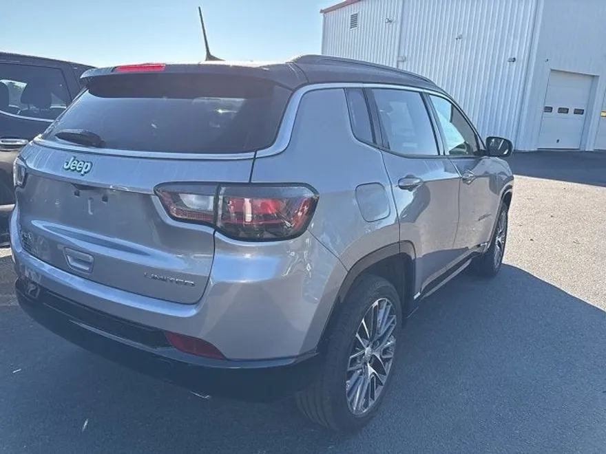 2022 Jeep Compass Limited photo 1