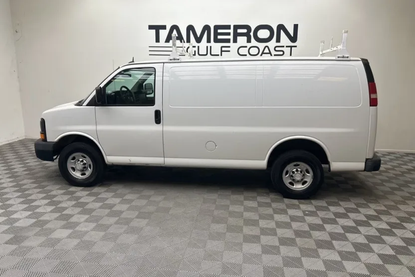2015 Chevrolet Express 2500 Work Cargo Van photo 1