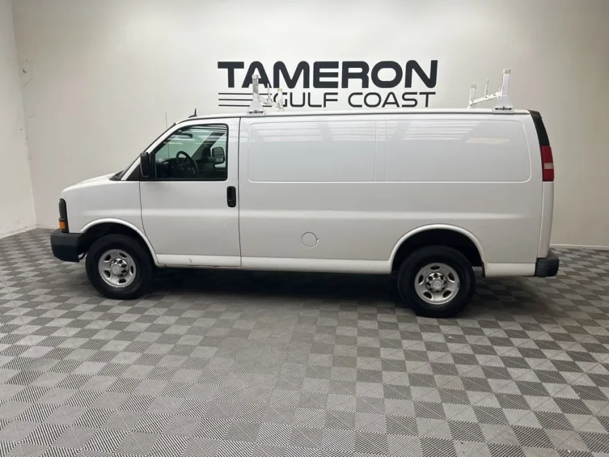 2015 Chevrolet Express 2500 Work Cargo Van photo 1