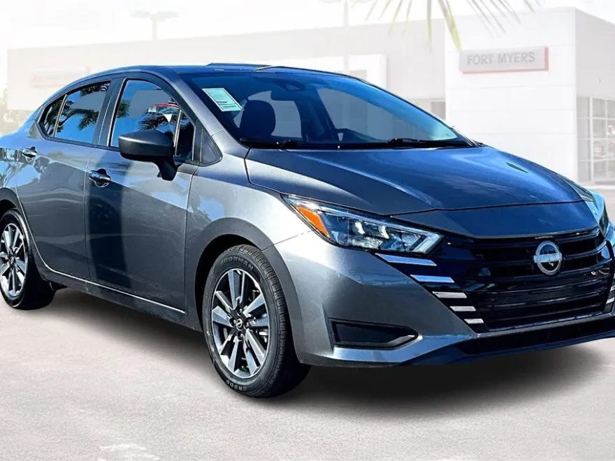 2025 Nissan Versa 1.6 SV photo 1