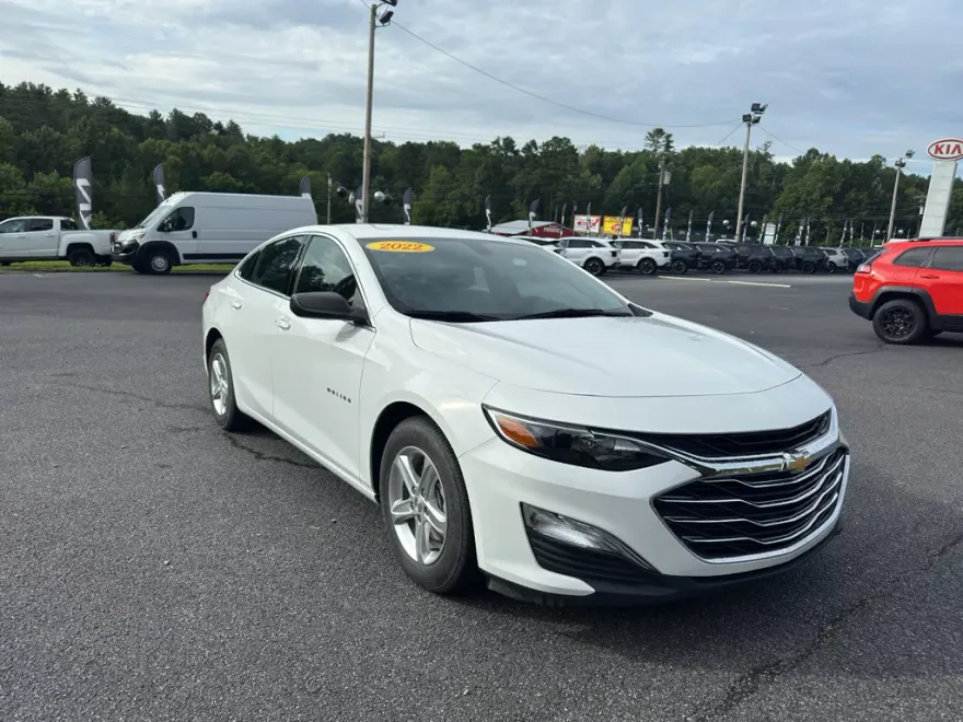 2022 Chevrolet Malibu LS photo 1