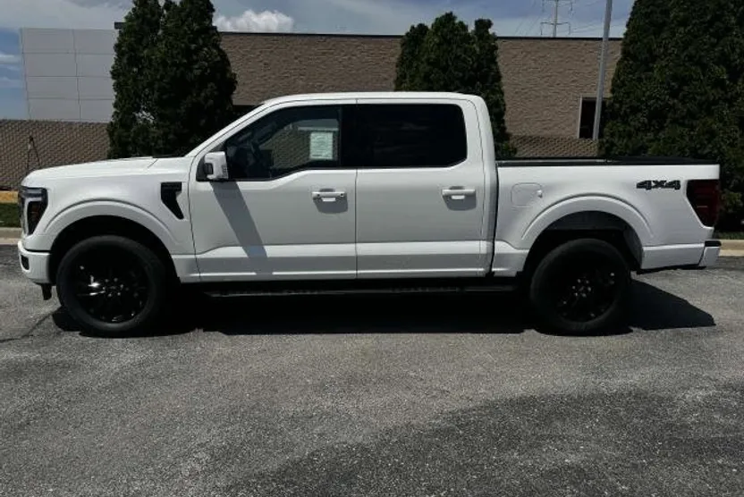 2025 Ford F-150 Lariat photo 1