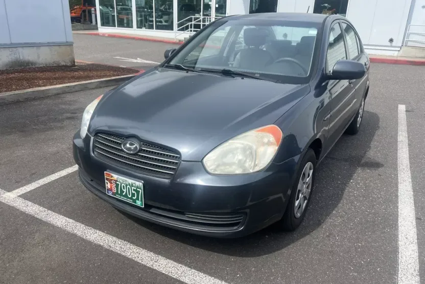 2010 Hyundai Accent GLS photo 1