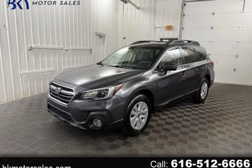 2019 Subaru Outback 2.5i Premium photo 1