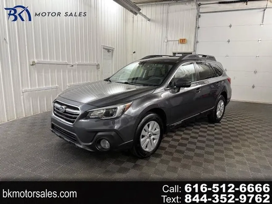2019 Subaru Outback 2.5i Premium photo 1