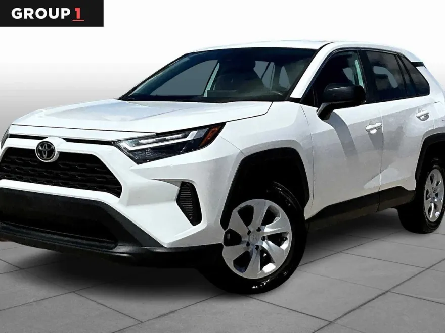 2024 Toyota RAV4 LE photo 1