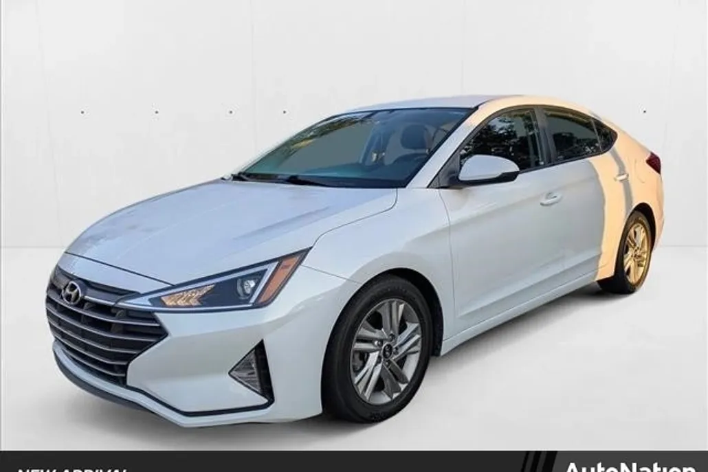 2020 Hyundai Elantra SEL photo 1