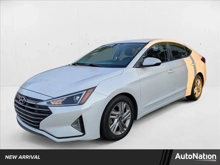 2020 Hyundai Elantra SEL photo 1