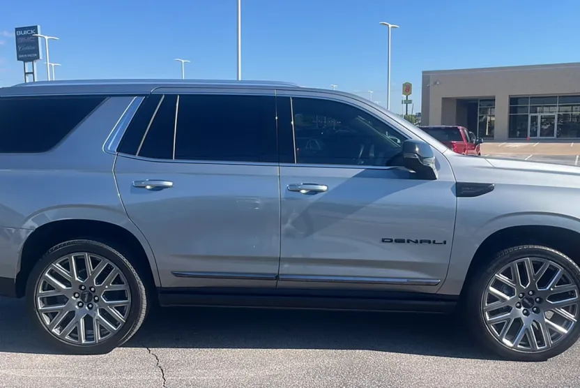 2025 Gmc Yukon Denali Ultimate photo 1