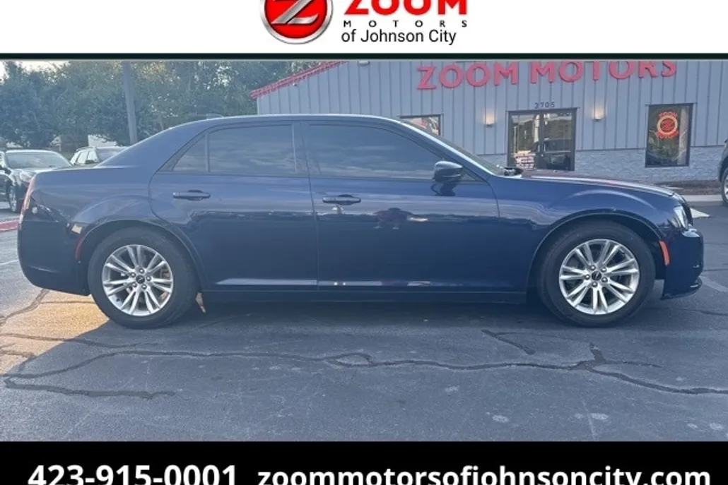 2017 Chrysler 300 S photo 1