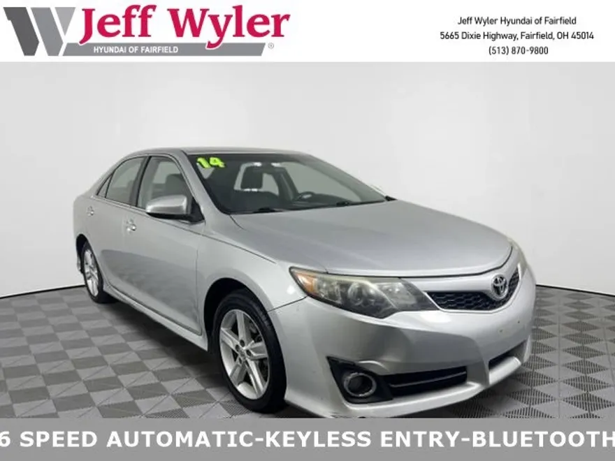 2014 Toyota Camry SE photo 1