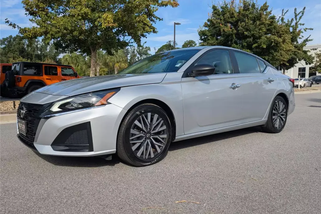 2024 Nissan Altima 2.5 SV photo 1