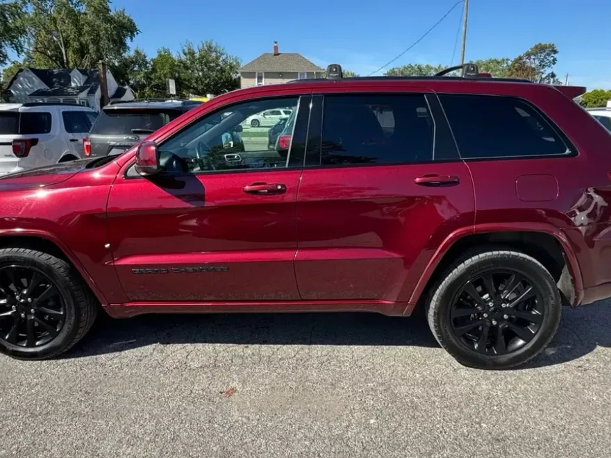 2018 Jeep Grand Cherokee Altitude Sport photo 1