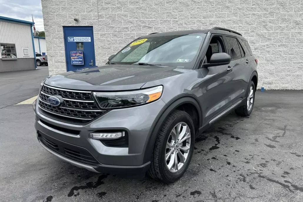 2021 Ford Explorer XLT photo 1