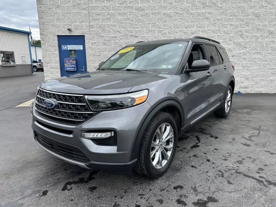 2021 Ford Explorer XLT photo 1