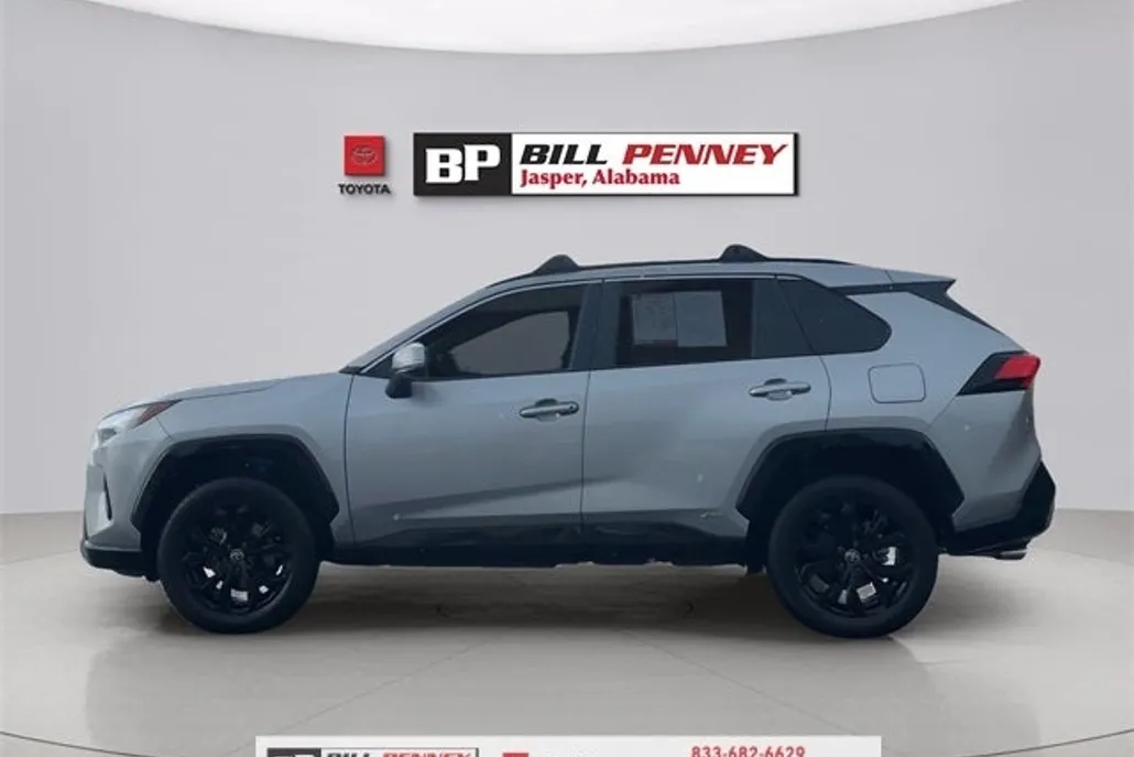 2022 Toyota RAV4 Hybrid SE photo 1