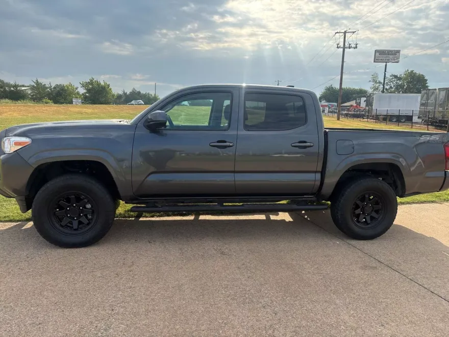 2023 Toyota Tacoma SR5 V6 photo 1