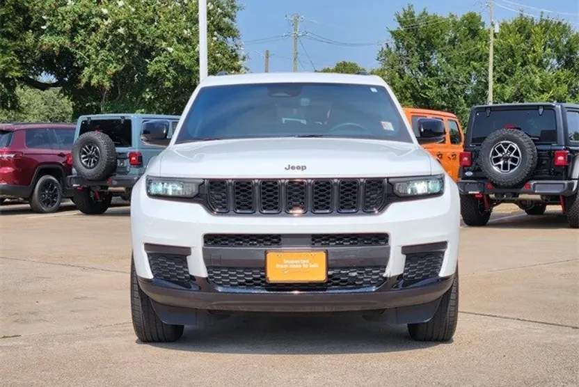 2024 Jeep Grand Cherokee Laredo Altitude photo 1