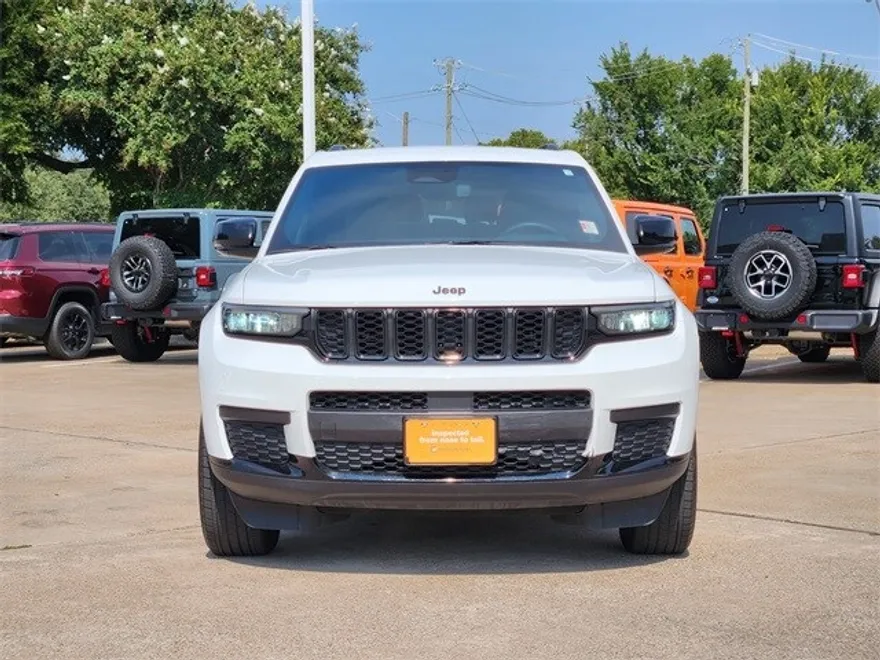 2024 Jeep Grand Cherokee Laredo Altitude photo 1