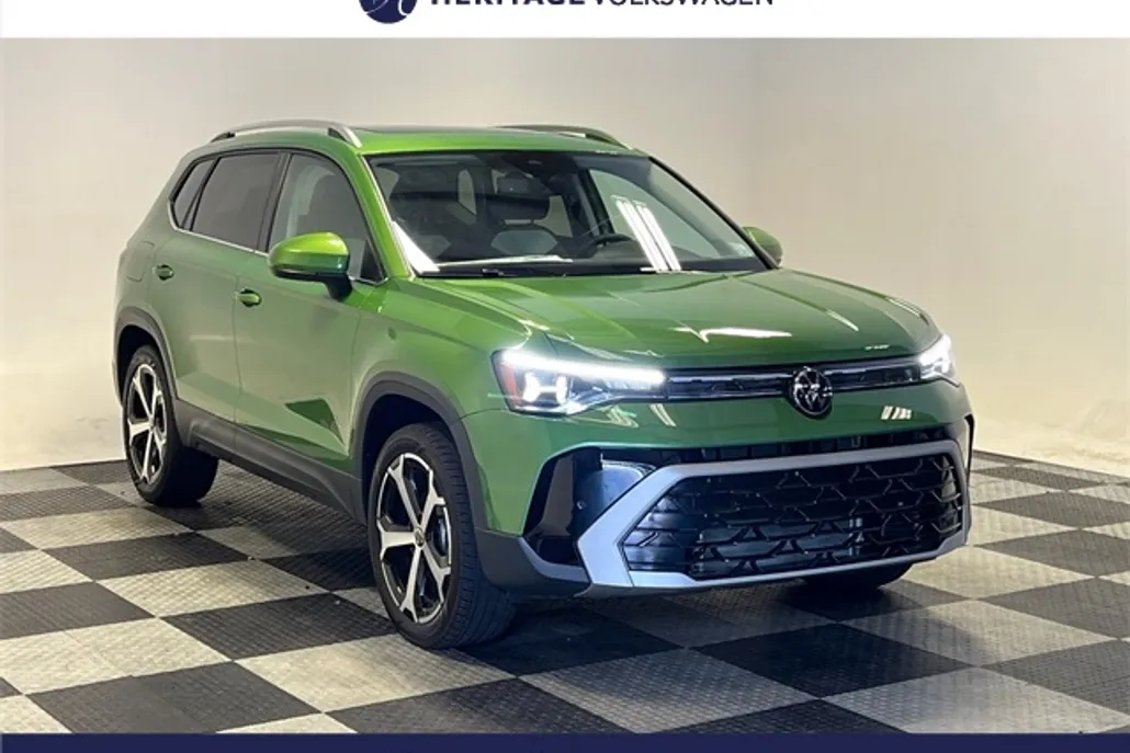 2025 Volkswagen Taos SEL photo 1