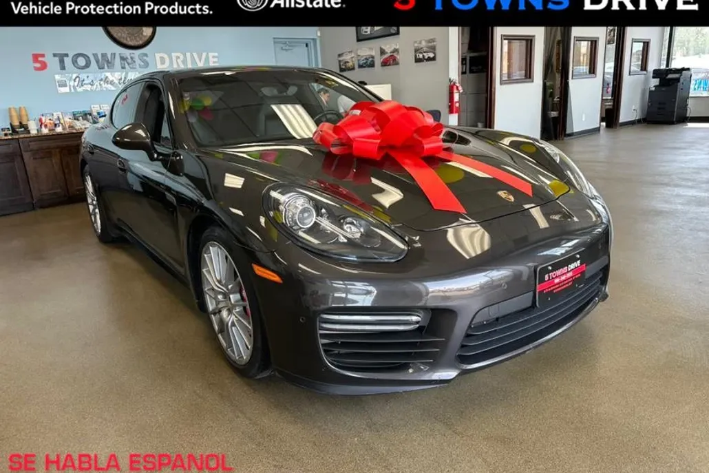 2016 Porsche Panamera GTS photo 1