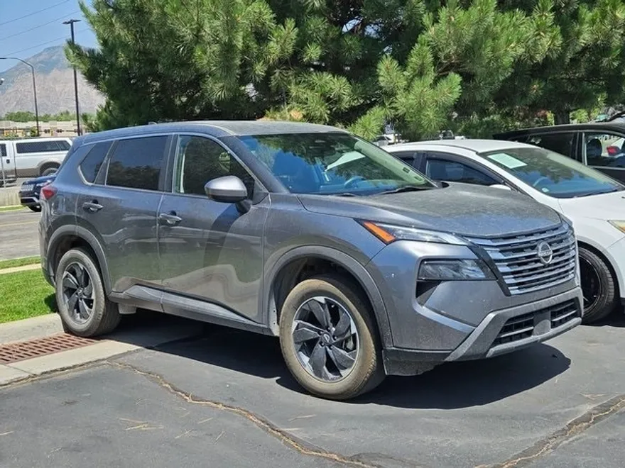 2024 Nissan Rogue SV photo 1