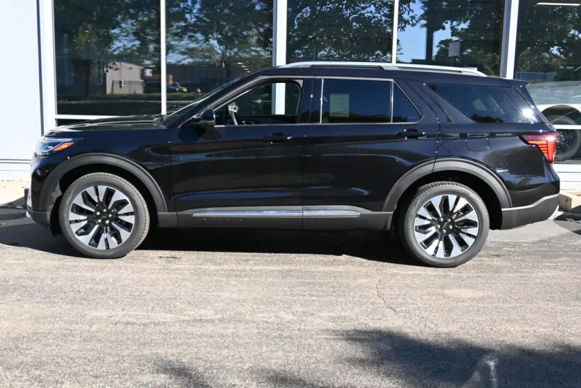 2026 Ford Explorer Platinum photo 1