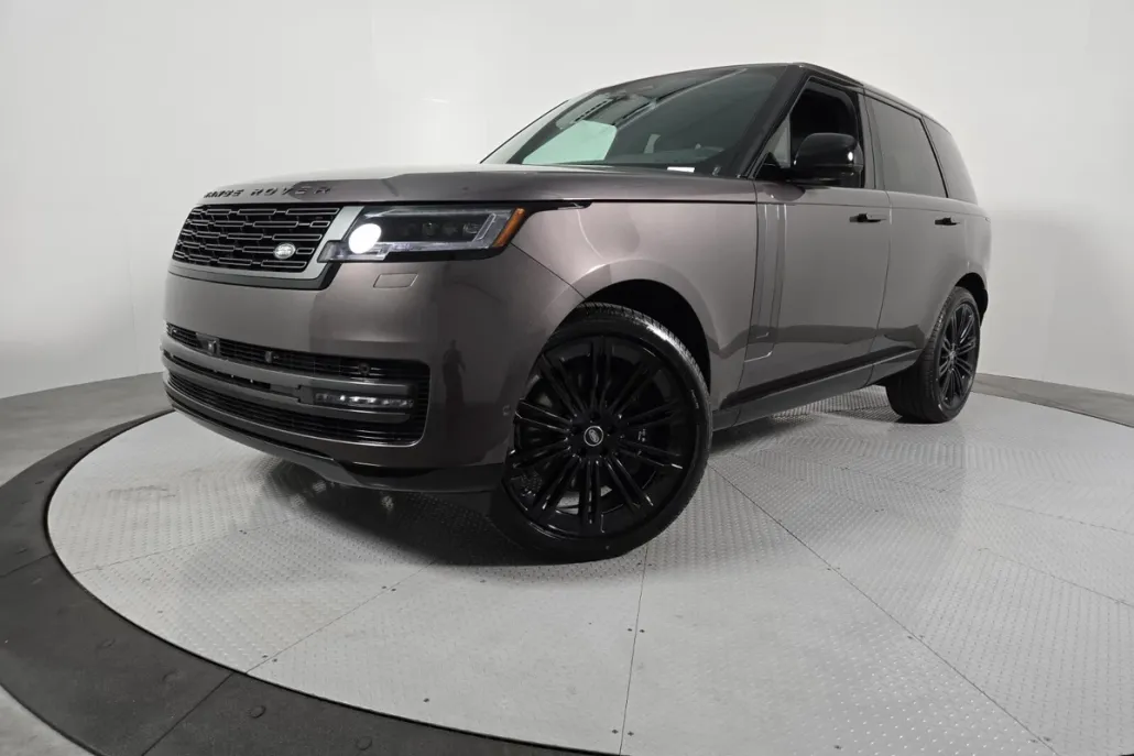 2025 Land Rover Range Rover SE photo 1