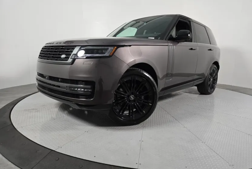 2025 Land Rover Range Rover SE photo 1