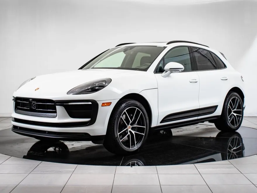 2024 Porsche Macan T photo 1