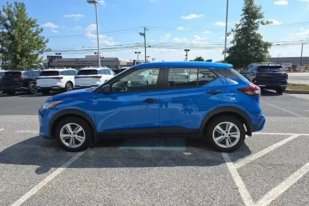 2024 Nissan Kicks S photo 1
