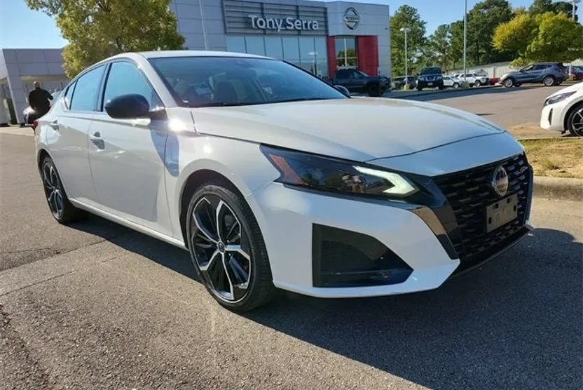 2024 Nissan Altima 2.5 SR photo 1