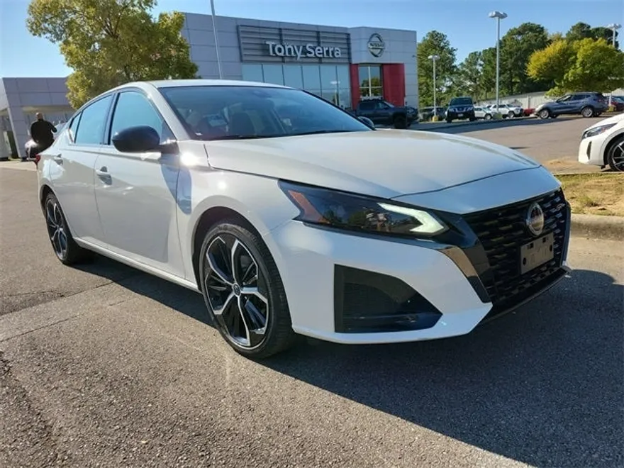 2024 Nissan Altima 2.5 SR photo 1
