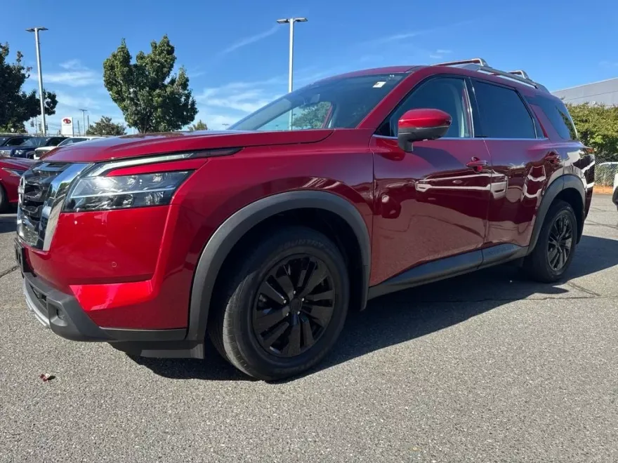 2023 Nissan Pathfinder SL photo 1