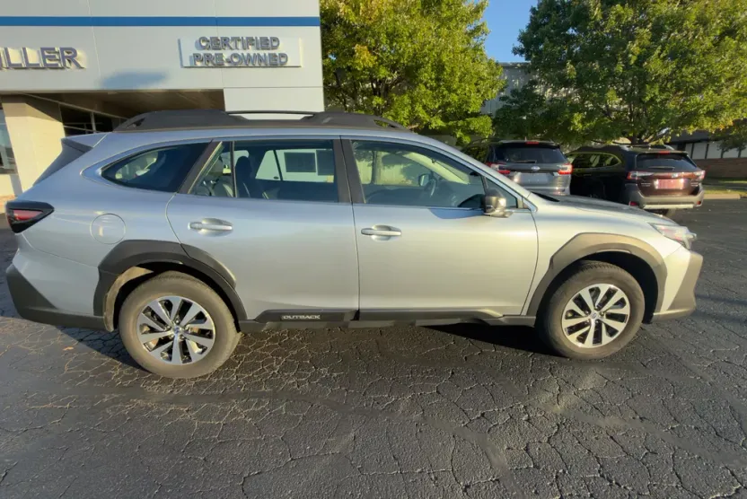 2023 Subaru Outback Base photo 1