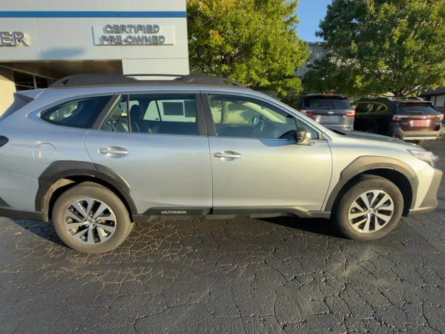 2023 Subaru Outback Base photo 1