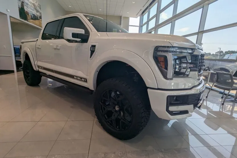 2025 Ford F-150 Lariat photo 1