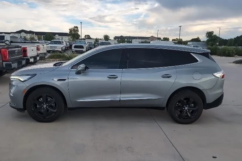 2023 Buick Enclave Essence photo 1