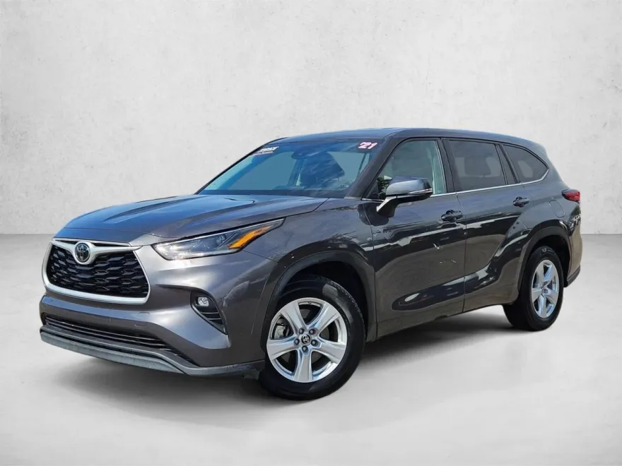 2021 Toyota Highlander LE photo 1