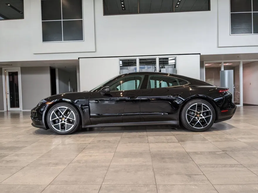 2025 Porsche Taycan photo 1