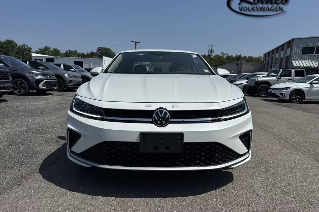 2025 Volkswagen Jetta 1.5T SE photo 1