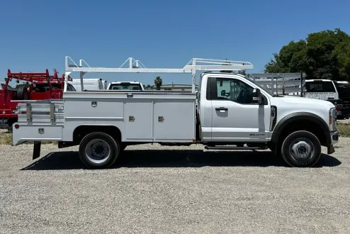 2024 Ford F-550 photo 3