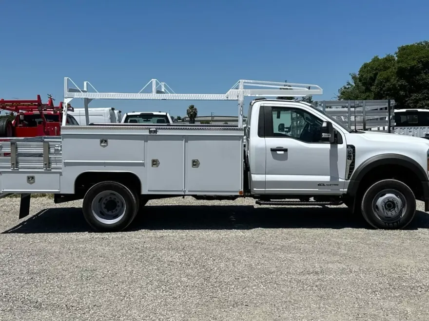 2024 Ford F-550 photo 3