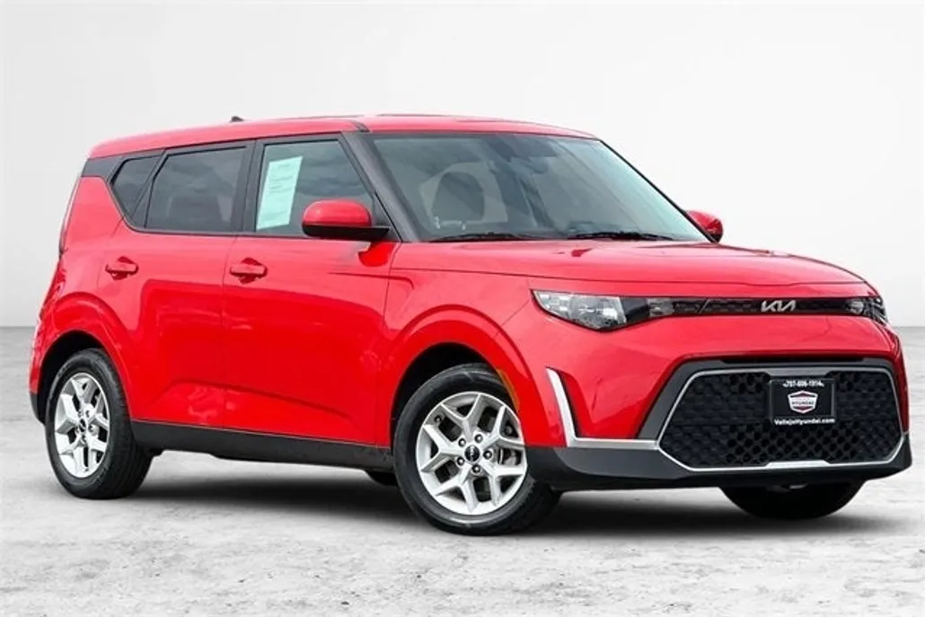 2023 Kia Soul LX photo 1