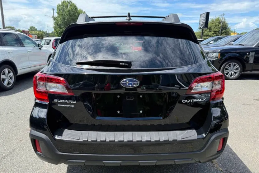 2018 Subaru Outback 2.5i Premium photo 1
